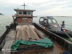 4 Kapal Penyedot Pasir Ilegal Ditangkap di Perairan Karimun, 11 Orang Diperiksa