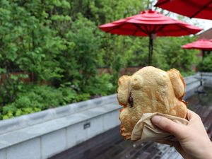 Taman Bermain Ghibli Park Kini Jualan Snack Kodok Panggang yang Unik