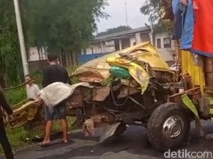 Truk Tertabrak KA Jayabaya di Beji Pasuruan