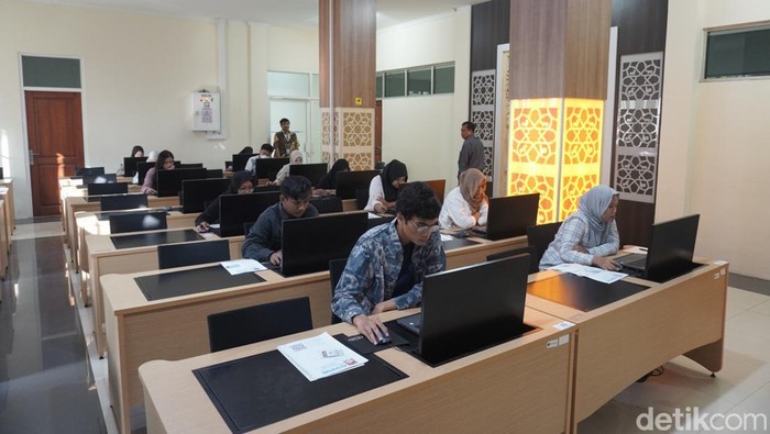 Ujian Tulis Berbasis Komputer (UTBK) SNBT Universitas Brawijaya Malang. Ujian Tulis Berbasis Komputer (UTBK) SNBT Universitas Brawijaya Malang.