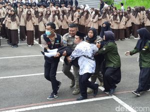 Siswa Pingsan-ASN Berulah di Upacara Hardiknas 2024 Kabupaten Tasik Siswa Pingsan-ASN Berulah di Upacara Hardiknas 2024 Kabupaten Tasik