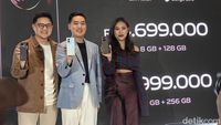 Menggenggam Vivo V30e 5G, HP Rp 4 Jutaan Bodi Tipis Baterai Besar