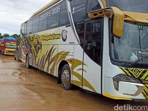 Jalan Poros Belopa-Makassar Lumpuh Akibat Banjir, Antrean Kendaraan 4 Km