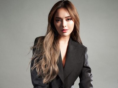 6 Gaya Amanda Manopo Tampil Seksi Bak Kim Ji Won di Queen of Tears