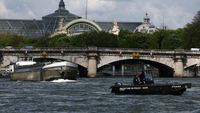 Ambisius Paris Gelar Cabor Renang Olimpiade di Sungai Seine yang Tercemar