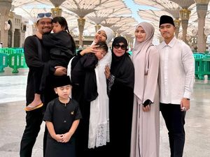Bobby Nasution dan Keluarga Umroh Bareng Ibu Negara-Kaesang Pangarep
