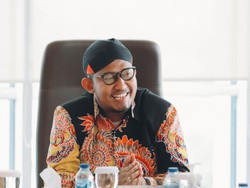 Bupati Fauzi Ajak Warga Sumenep Tak Pakai Plastik Saat Bagikan Daging Kurban