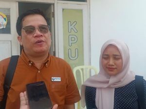 Polemik Surat Pengunduran Diri, Caleg PDIP Batang Datangi KPU Polemik Surat Pengunduran Diri, Caleg PDIP Batang Datangi KPU