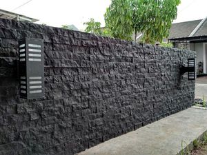 8 Inspirasi Pagar Tembok Unik, Desain Kece Beda dari yang Lain