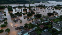 Foto Udara Banjir Rendam Permukiman Warga di Brasil