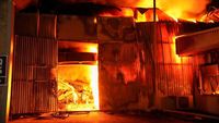 Gudang Ekspedisi Ukraina Terbakar Hebat Usai Serangan Rudal Rusia