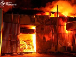 Video: Kebakaran Hebat di Kyiv Akibat Serangan Rusia