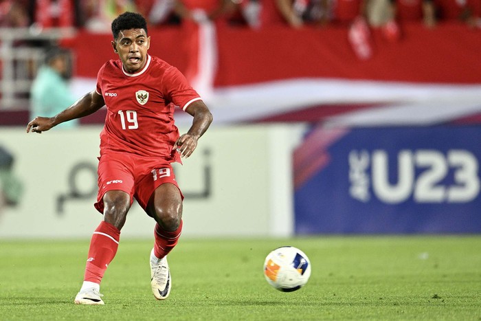 Indonesia Gagal Raih Peringkat 3 Piala Asia U-23 Pesepak bola Timnas Indonesia U-23 Jeam Kelly Sroyer menggiring bola saat melawan Timnas Irak U-23 dalam pertandingan perebutan tempat ketiga Piala Asia U-23 2024 di Stadion Abdullah bin Khalifa, Doha, Qatar, Jumat (3/5/2024) dini hari. ANTARA FOTO/HO-PSSI/mrh/rwa.