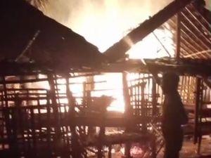 Ditinggal Nonton Bola, Kandang Ternak di Ponjong Gunungkidul Ludes Terbakar Ditinggal Nonton Bola, Kandang Ternak di Ponjong Gunungkidul Ludes Terbakar