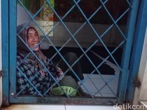 Berkah Keputusan Gila Dadang Eks Pegawai PLN Rawat Orang Gila Berkah Keputusan Gila Dadang Eks Pegawai PLN Rawat Orang Gila