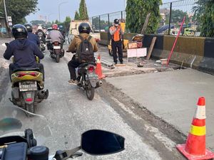 Ada Perbaikan Jalan, Lalin Terminal Kampung Rambutan Arah Pasar Rebo Macet