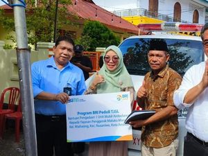 Legislator Gerindra Hendrik Lewerissa Penuhi Janji Beri Ambulans untuk Warga Seith