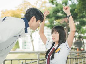 Ending Lovely Runner Masih Jadi Topik Hangat Penonton Drakor Ending Lovely Runner Masih Jadi Topik Hangat Penonton Drakor