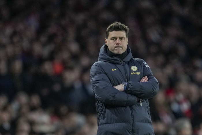 Chelseas head coach Mauricio Pochettino reacts during the English Premier League soccer match between Arsenal and Chelsea at Emirates Stadium in London, Tuesday, April 23, 2024. (AP Photo/Kin Cheung)