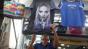 Merchandise Madonna Semarakkan Brasil Jelang Konser
