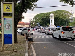 Viral Siswi SMA di Bandung Jatuh Saat Turun dari Angkot