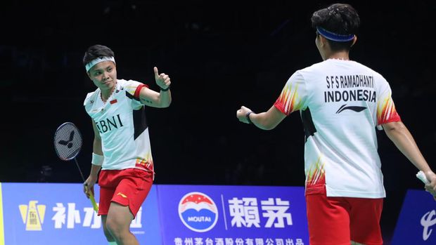 Apriyani Rahayu/Siti Fadia Silva Ramadhanti mengalahkan Jongkolphan Kititharakul/Rawinda Prajongjai di perempat final Uber Cup 2024.