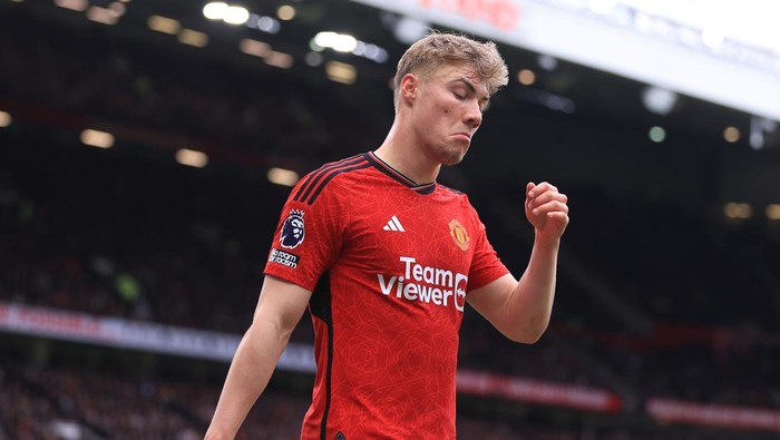 MANCHESTER, ENGLAND - APRIL 27: Rasmus Hojlund of Manchester United reacts after being substituted during the Premier League match between Manchester United and Burnley FC at Old Trafford on April 27, 2024 in Manchester, England.(Photo by Simon Stacpoole/Offside/Offside via Getty Images)