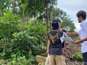 47 Adegan Rekonstruksi Pelajar SMP Cekik hingga Mati-Sodomi Bocah 7 Tahun 47 Adegan Rekonstruksi Pelajar SMP Cekik hingga Mati-Sodomi Bocah 7 Tahun