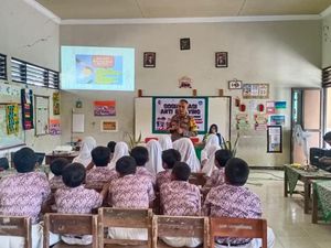 Polisi Blusukan ke Sekolah di Bojonegoro Sosialisasi Anti-Bulliying ke Siswa