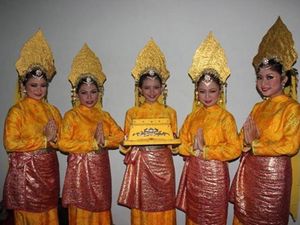 Sejarah Tari Makan Sirih, Tari Persembahan Khas Riau