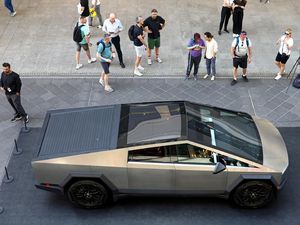 Tesla Cybertruck Terbakar Tewaskan 3 Penumpang, Masalah Baterai?