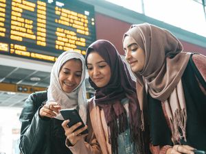 Rusia Izinkan Foto Paspor Pakai Jilbab bagi Muslimah Rusia Izinkan Foto Paspor Pakai Jilbab bagi Muslimah