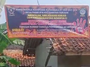 Pesan Warga Sukabumi untuk Bank Emok Lewat Selembar Spanduk Pesan Warga Sukabumi untuk Bank Emok Lewat Selembar Spanduk