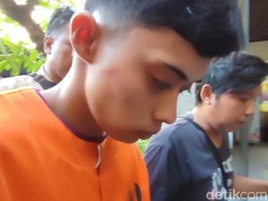 Amrin Serahkan Diri dengan Baju Berdarah Setelah Bunuh PSK MiChat dalam Koper Amrin Serahkan Diri dengan Baju Berdarah Setelah Bunuh PSK MiChat dalam Koper