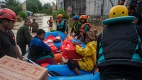 BNPB: 155 Korban Banjir-Longsor di Luwu Mengungsi ke Masjid