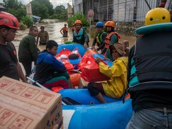 BNPB: 155 Korban Banjir-Longsor di Luwu Mengungsi ke Masjid