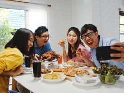 Budaya Traktir Saat Resign yang Bikin Boncos