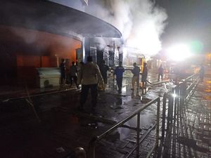 Mal di Rangkasbitung Terbakar, Diduga Akibat Korsleting Listrik Mal di Rangkasbitung Terbakar, Diduga Akibat Korsleting Listrik