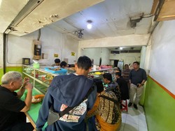 Pemilik Warteg Viral Dibayar Kurang Ungkap Karyawan Pernah Dikeroyok 10 Orang