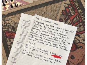 Agak Laen! Ngelamar Kerja Nyogok Pakai Pizza