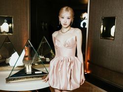 Rose BLACKPINK Gabung THEBLACKLABEL, Siap Comeback Solo