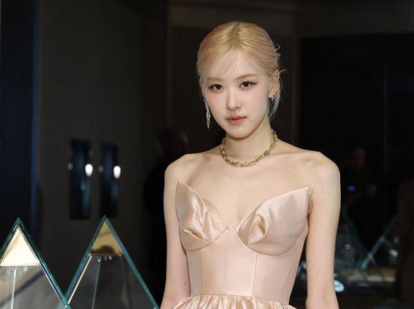 7 Gaya Rose BLACKPINK di Acara Tiffany & Co., Pakai Perhiasan Rp 1,3 Miliar
