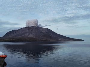 KPU Sitaro Kesulitan Data Pemilih-Rekrut Anggota PPS Pascaerupsi Gunung Ruang KPU Sitaro Kesulitan Data Pemilih-Rekrut Anggota PPS Pascaerupsi Gunung Ruang