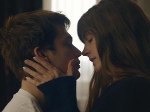 8 Rekomendasi Film Komedi Romantis, Bikin Baper Sambil Senyum-senyum 8 Rekomendasi Film Komedi Romantis, Bikin Baper Sambil Senyum-senyum