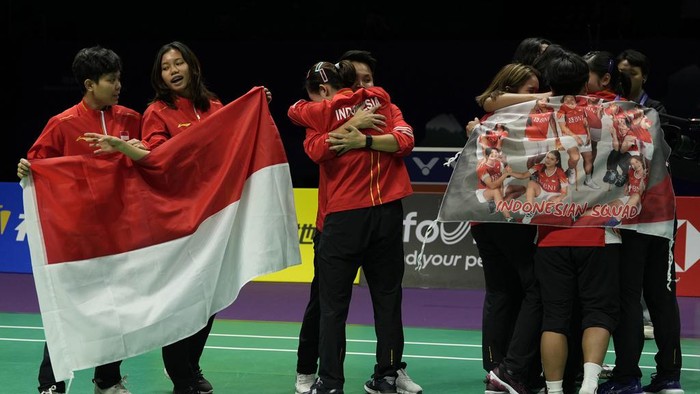 Indonesian team members celebrate on court after Team Indonesia take a 3-2 win over Team South Korea in the semi-final of the Uber Cup Finals held in Chengdu in southwestern Chinas Sichuan Province, Saturday, May 4, 2024. (AP Photo/Ng Han Guan)