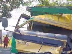Kecelakaan 2 Truk dan Elf di Bojonegoro, Kernet Terjepit