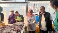 Zulhas Sebut Ayam Potong Wajib Bersertifikat Halal Mulai Oktober 2024