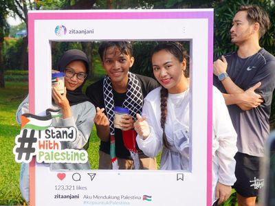 Aksi Bagi-bagi Kopi Gratis Ajak Warga Dukung Palestina