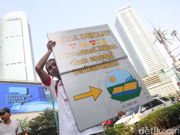 Aksi Massa Desak Perbankan Hentikan Dukungan Energi Kotor