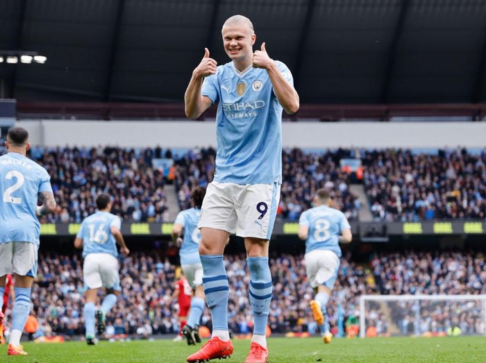 MANCHESTER, ENGLAND - MAY 4: Erling Haaland of Manchester City celebrates after scoring a goal to make it 1-0 during the Premier League match between Manchester City and Wolverhampton Wanderers at Etihad Stadium on May 4, 2024 in Manchester, England.(Photo by James Baylis - AMA/Getty Images)